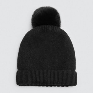 Cappello con pompon nero