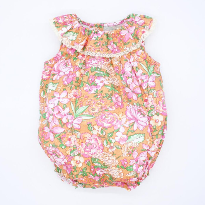 Pelele volante ocre con flor rosa