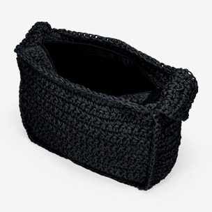 Bolso de hombro negro en rafia