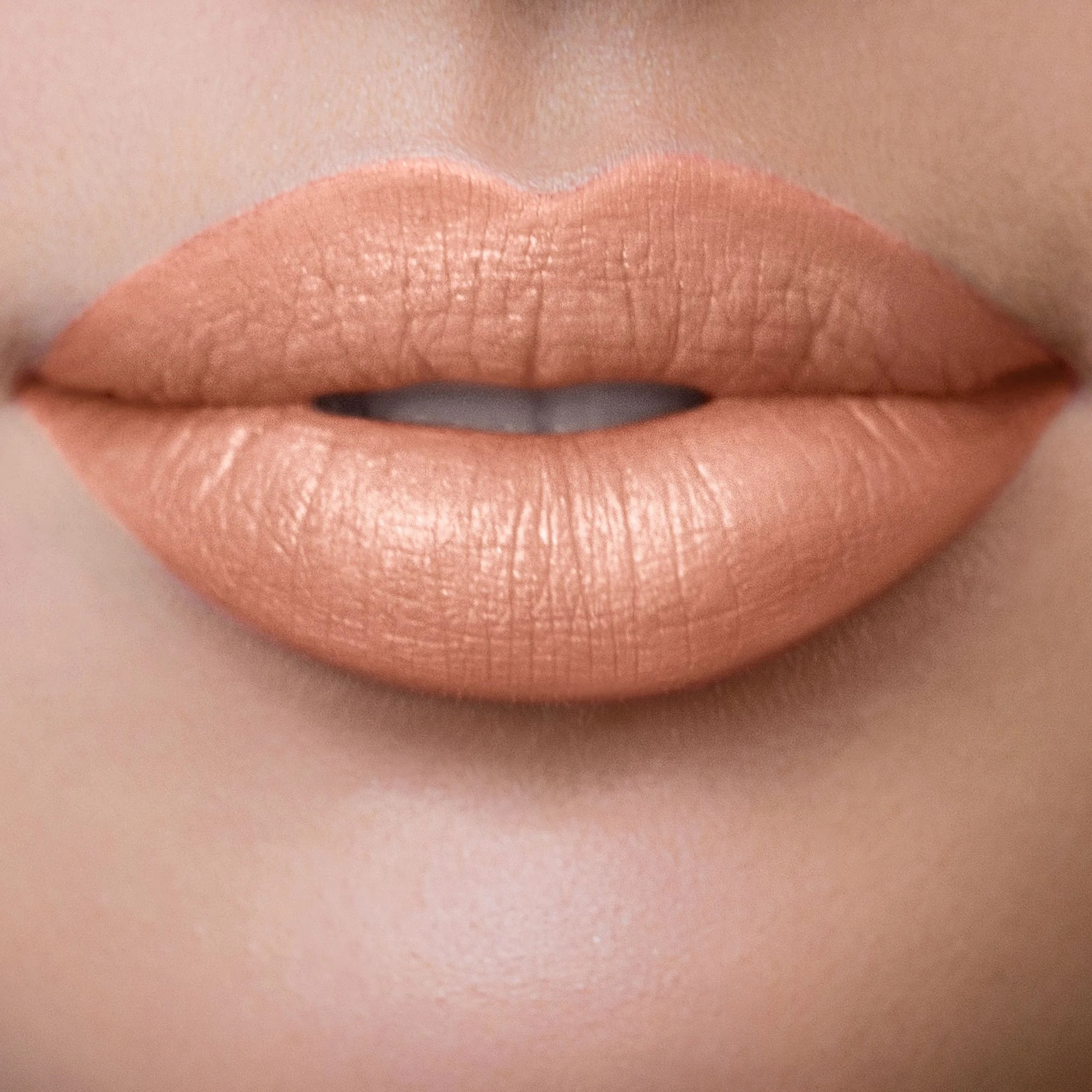 LIP SHOT Rossetto satinato dalla texture leggera ed avvolgente