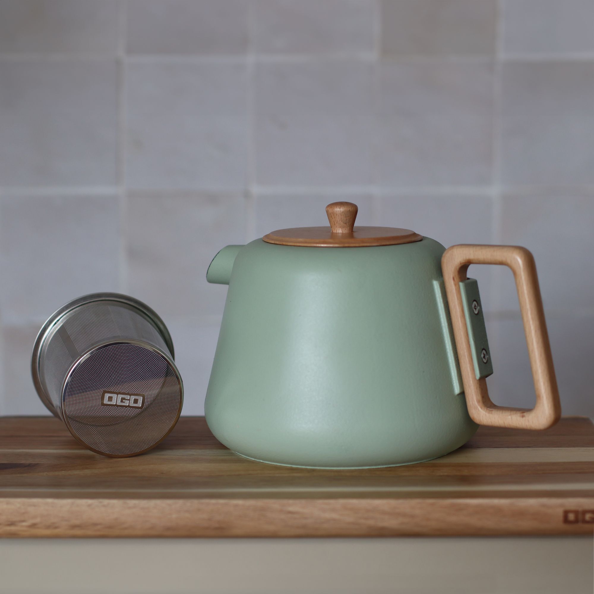 Théière en fonte céladon avec couvercle en bois 500ml VIGGO