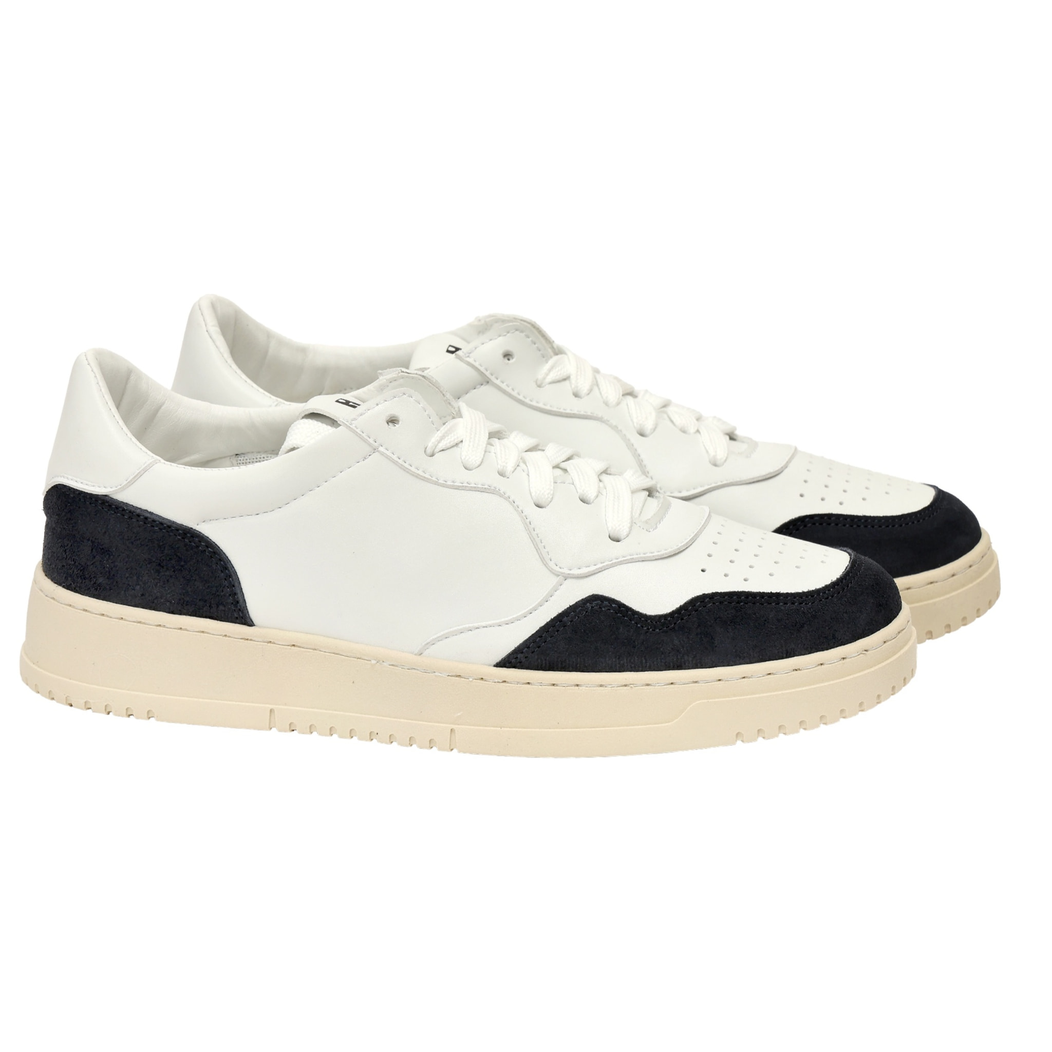 Sneakers in pelle con inserti in camoscio