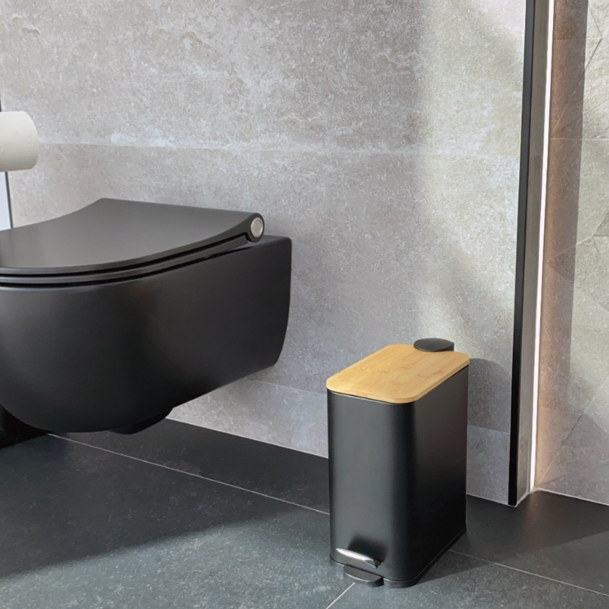 Cubo de basura con pedal ERIK de 5L en color Negro - 14x28x29cm