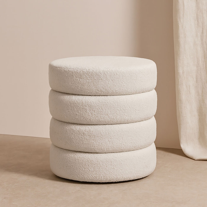 Pouf en tissu bouclette blanc et structure en bois MALO