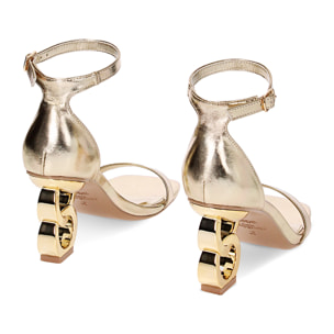 Sandali oro in laminato, tacco scultura 7,7 cm