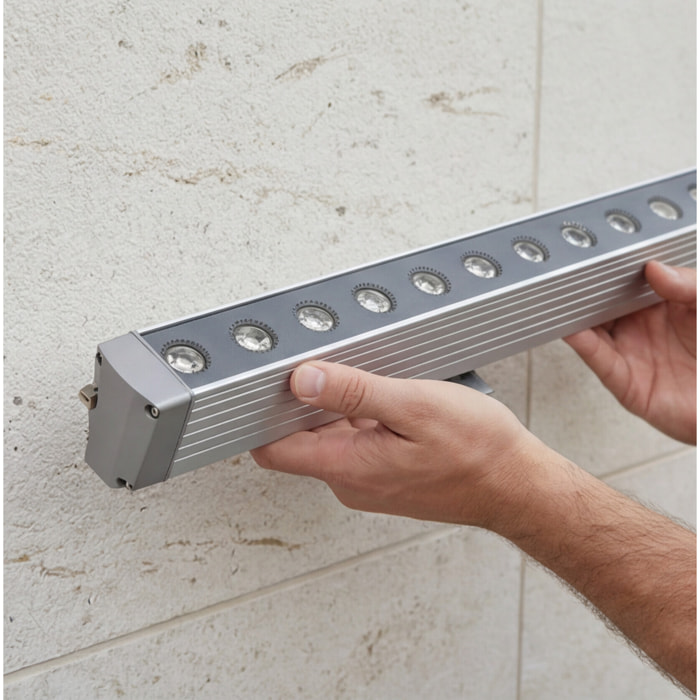 LEDS C4 Convertt Surface | Sistema Lineal Exterior | Para iluminar hacia arriba | Luz LED Blanco Neutro 4000K | Aluminio Anodizado