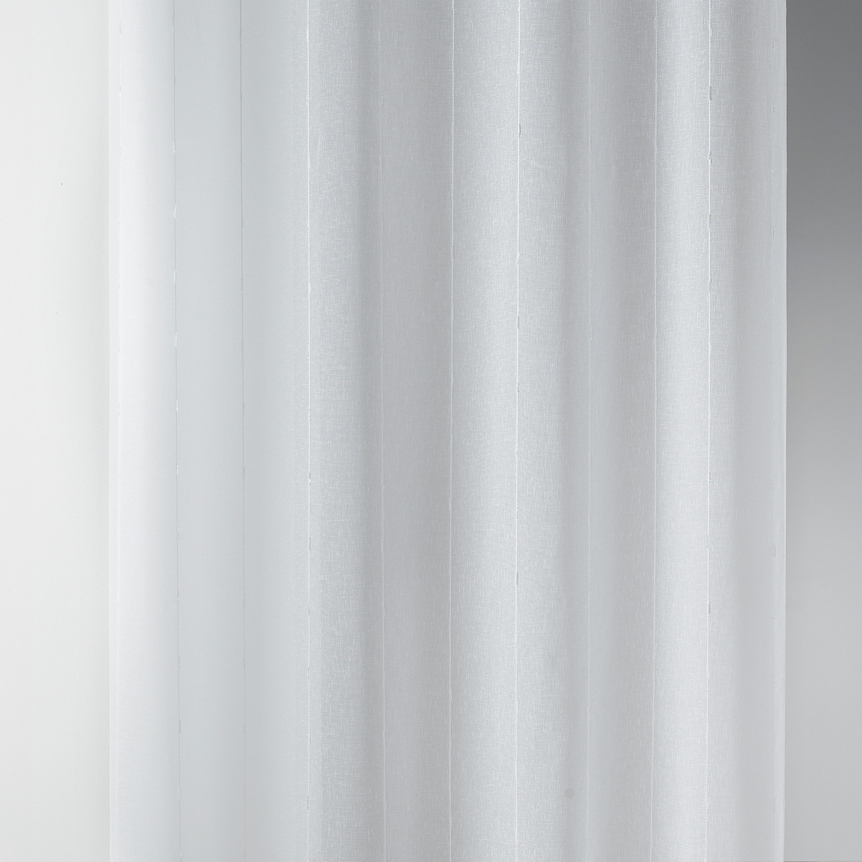 Voilage fines rayures brodées avec grande largeur - Blanc