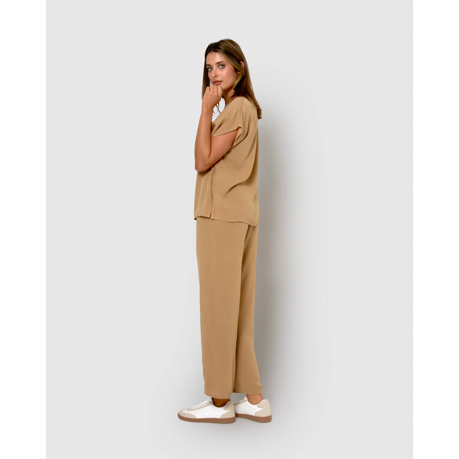 Pantalón largo mujer bambula detalles plisados camel