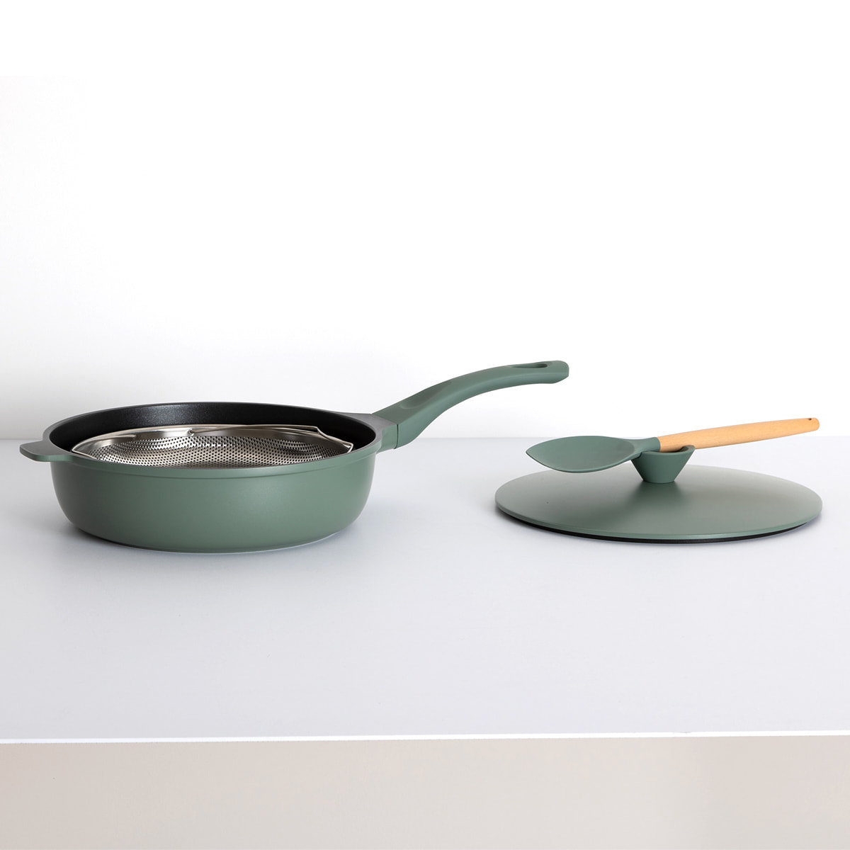 Sauteuse D28cm en fonte d aluminium vert