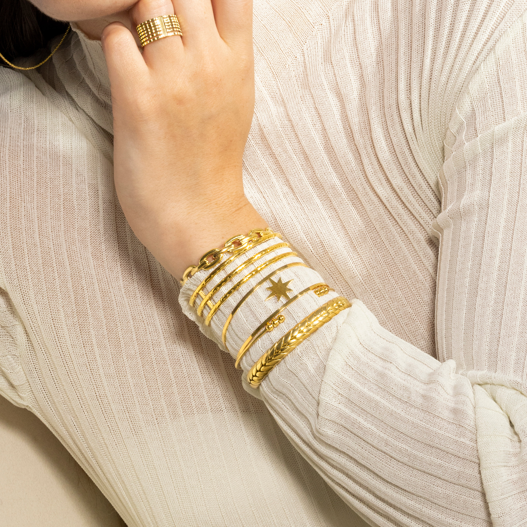 Pulsera acabada en oro amarillo de 18K