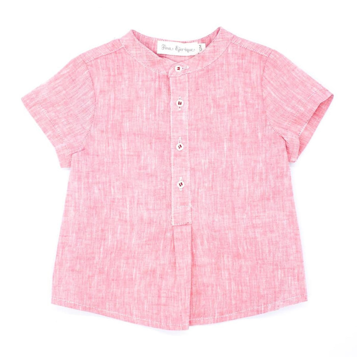 Camisa de manga corta roja. Cuello mao y bolsillo en el delantero.