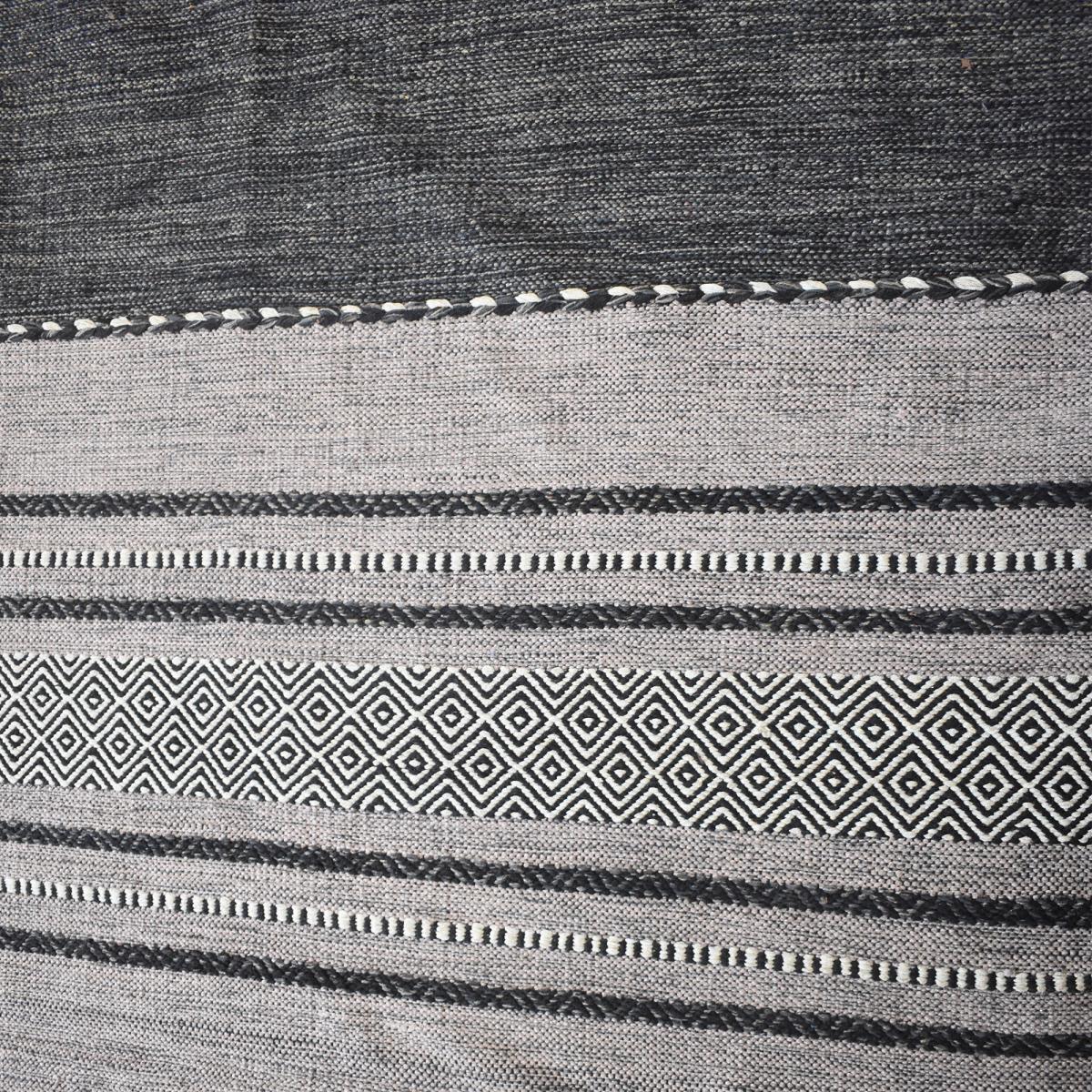 Tapis kilim Buvo tissé à la main en Coton