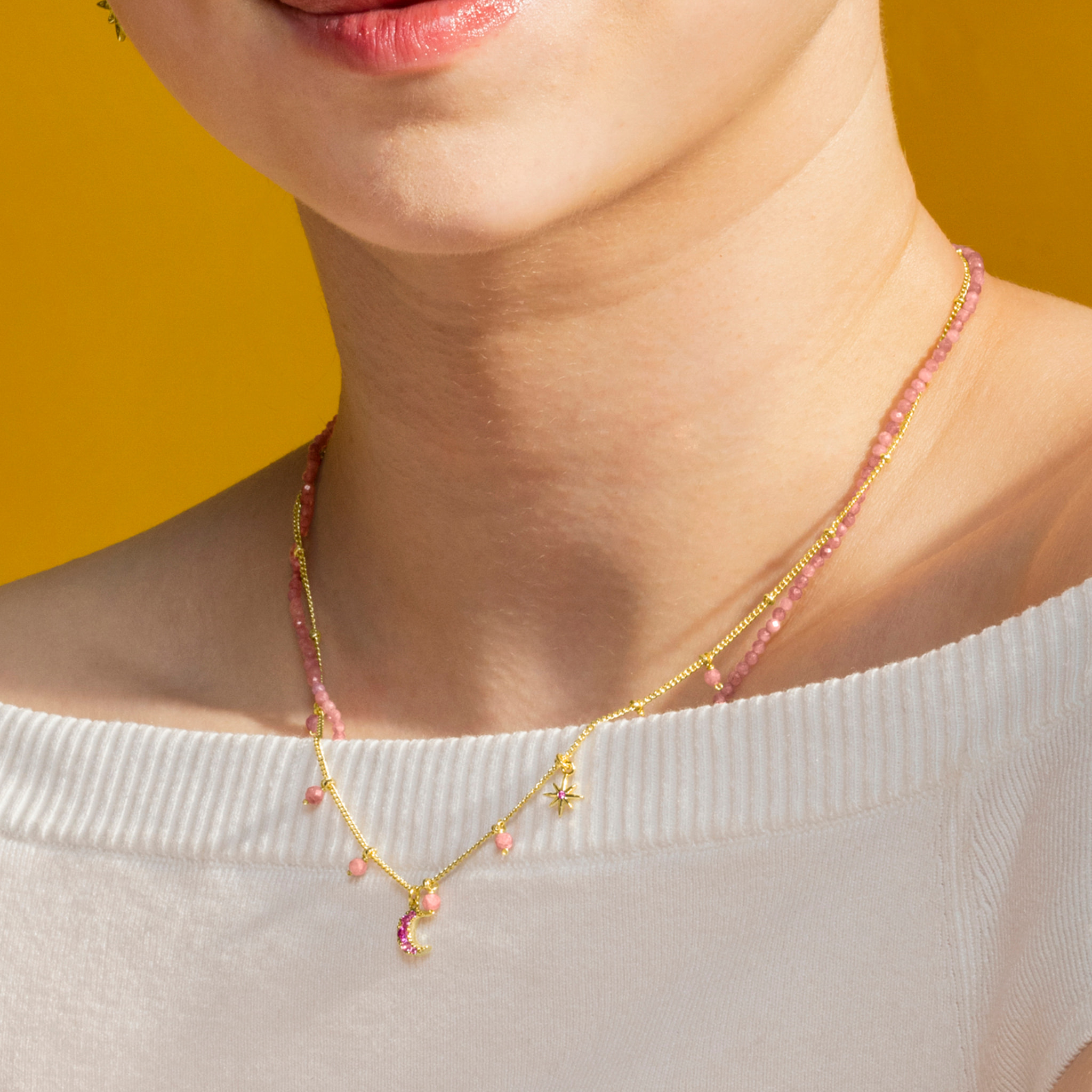 Collar con Cristal Rosa acabado oro 18k