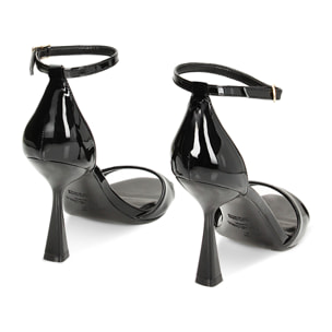 Sandalias de tacón negras de charol