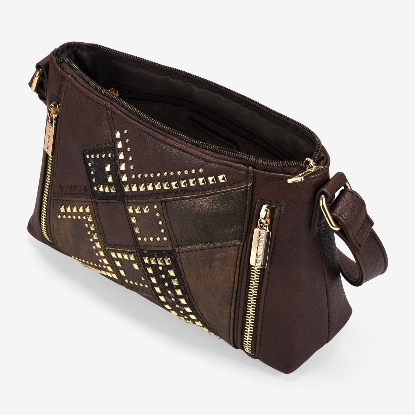 Bolso bandolera marrón con cremalleras y tachas