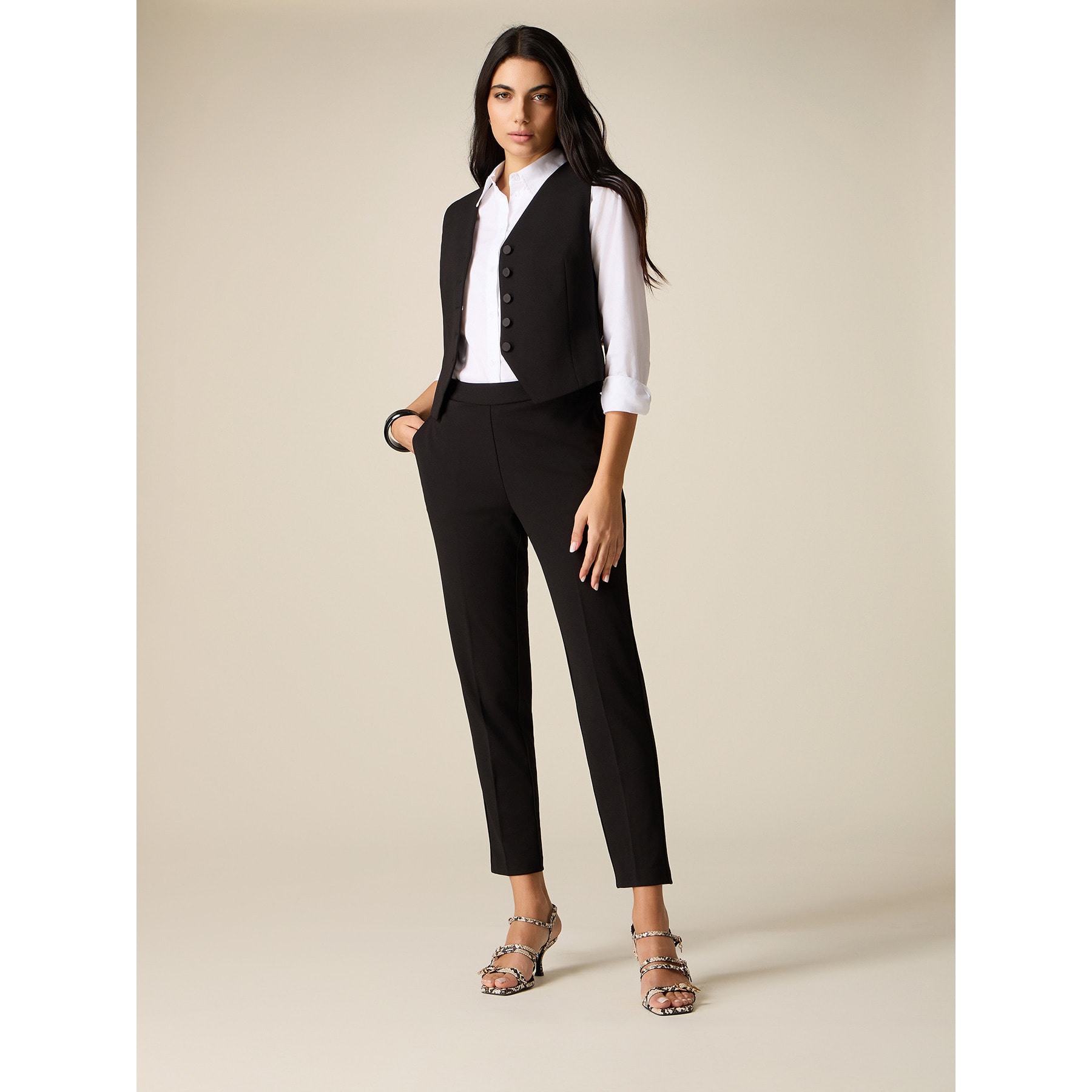 Oltre - Pantalones regulares de tejido crepé - Negro