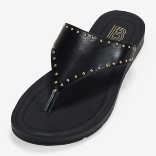 Sandalias de dedo negras con tachuelas