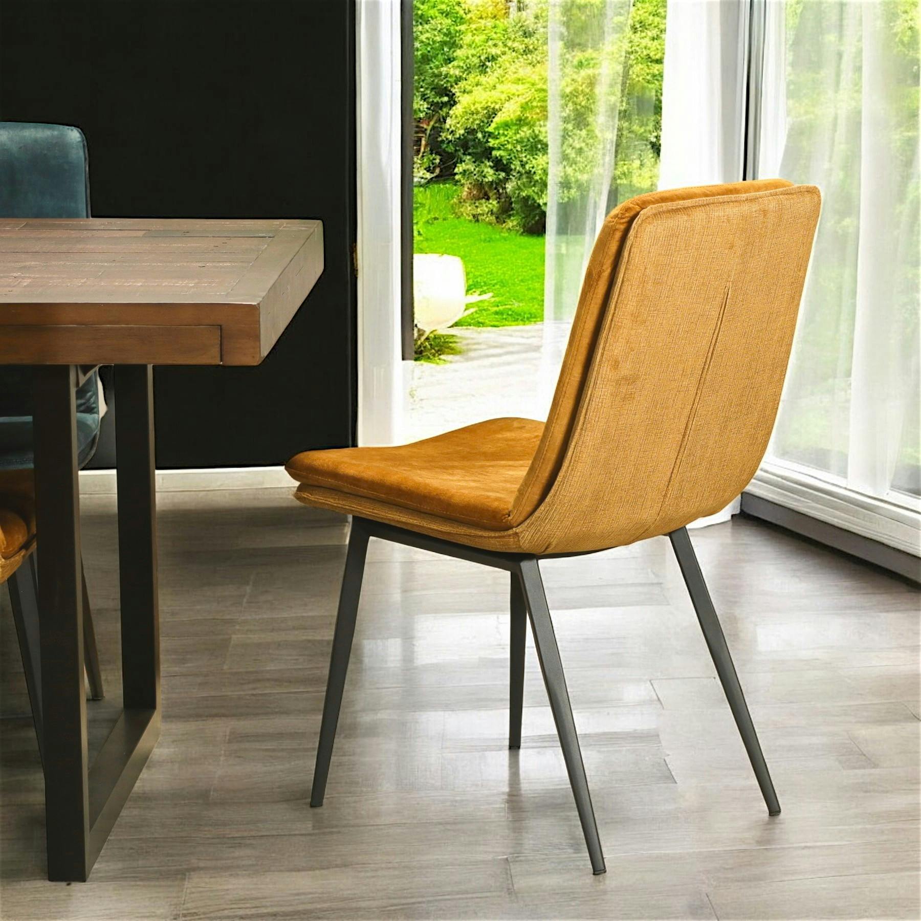 Chaise en velours doré (lot de 2) OKA
