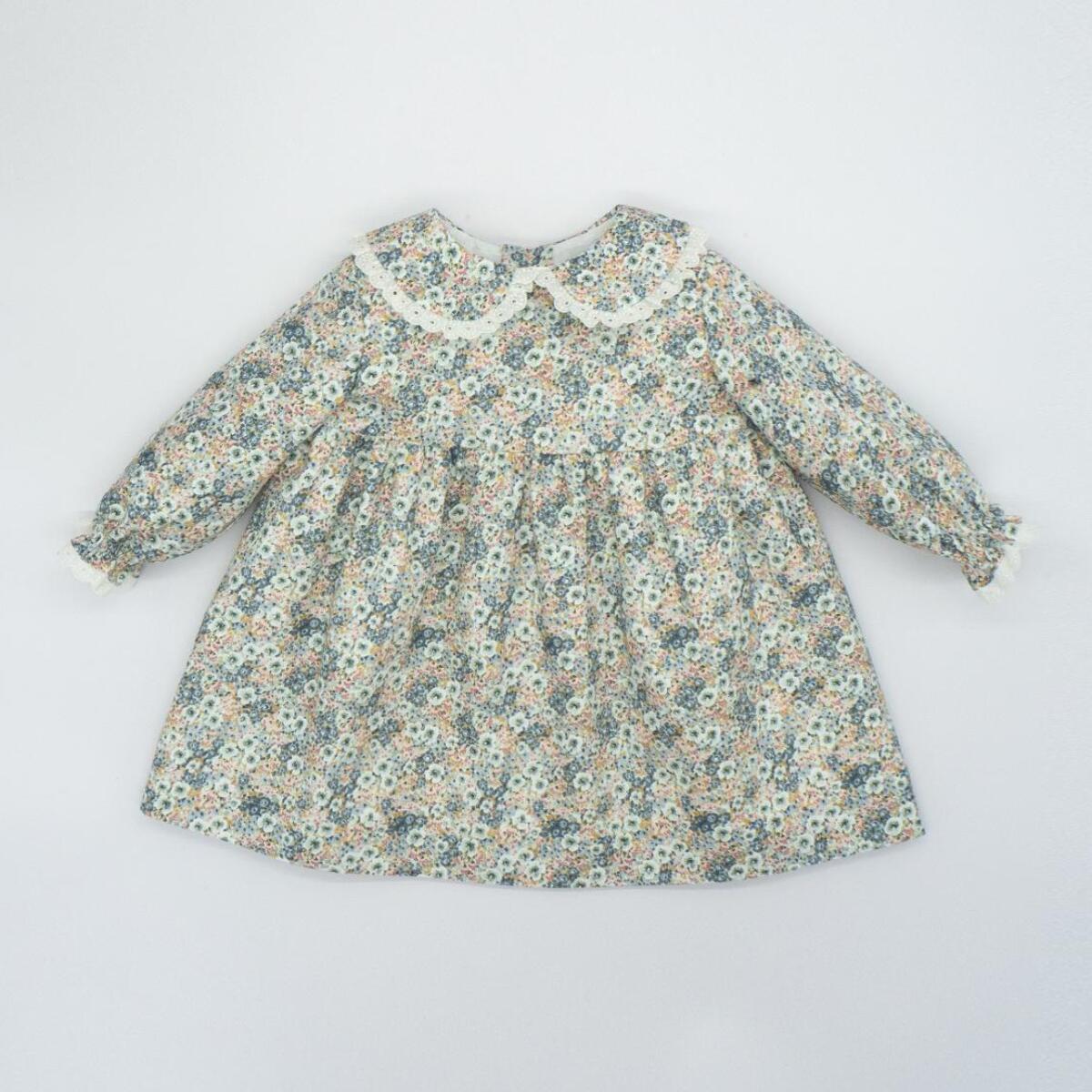 Vestido con cuello de volantito de flores verde azul y blanco