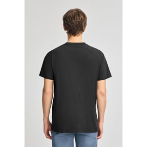 Camiseta negra básica de cuello redondo con detalle bordado