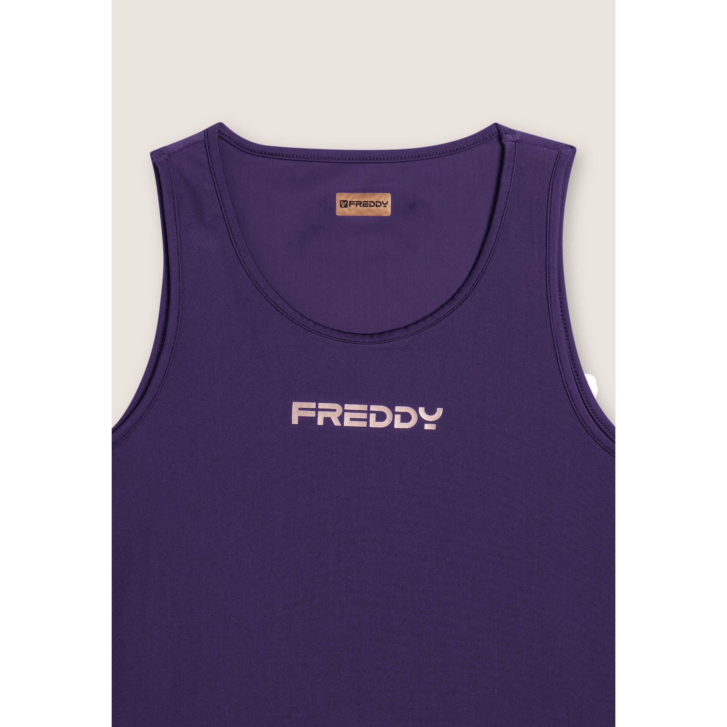 Canotta tecnica con girospalla ampio e taglio regular