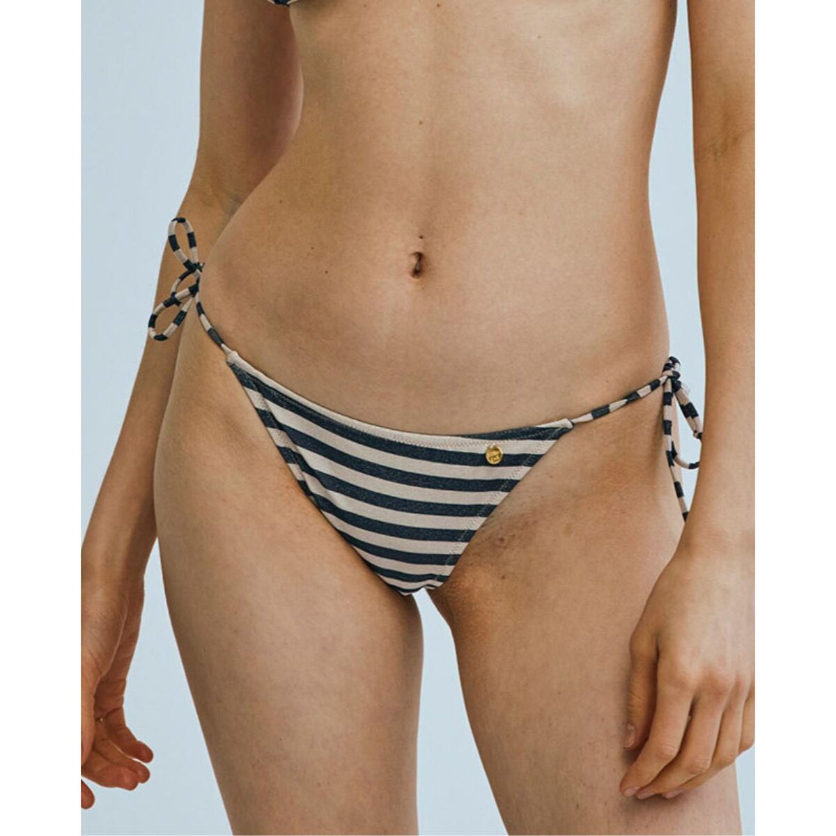 Braga de bikini semibrasileña con lazos y estampado de rayas