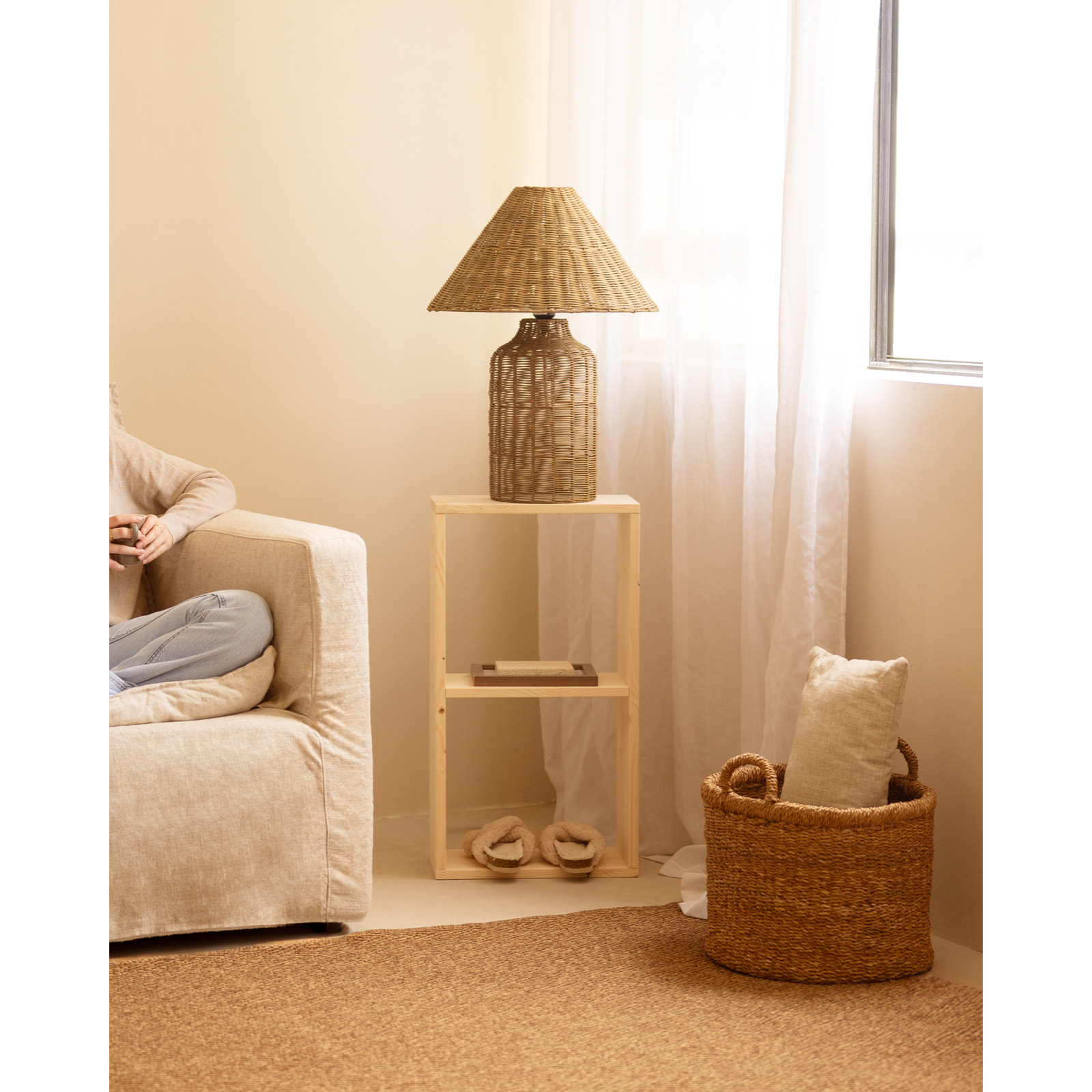 Estanteria de madera maciza en tono natural con 1 estante Alto: 74 Largo: 40 Ancho: 20