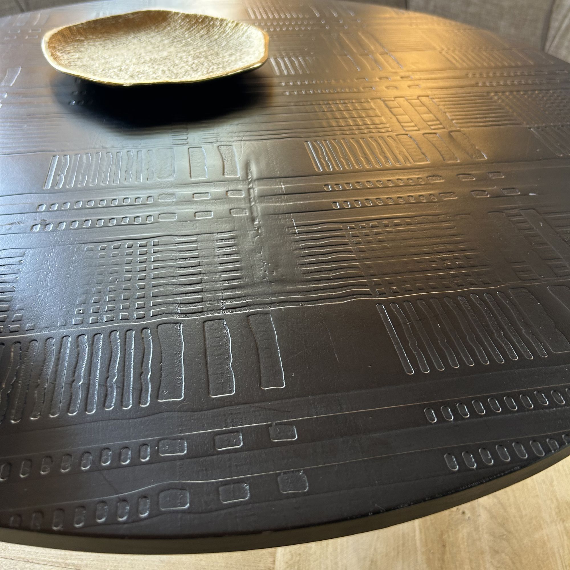 Table basse ronde en bois de manguier noir UBU