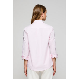 Camisa a rayas color rosa con logo bordado