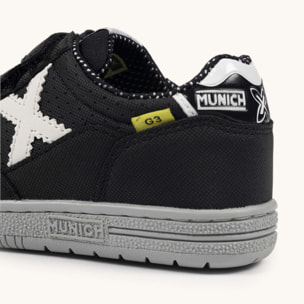 Zapatillas Infantiles de Fútbol Sala en Color Negro con Triple Velcro MUNICH G-3 KID VCO 454