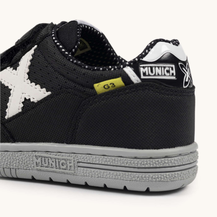 Zapatillas Infantiles de Fútbol Sala en Color Negro con Triple Velcro MUNICH G-3 KID VCO 454