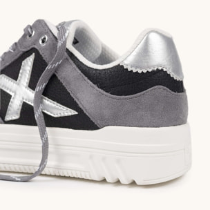 Zapatilla Platform en Negro y Gris con Detalles Plata MUNICH MINA 13