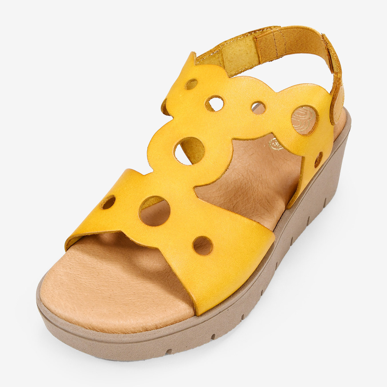 Sandalias con cuña de piel amarillas