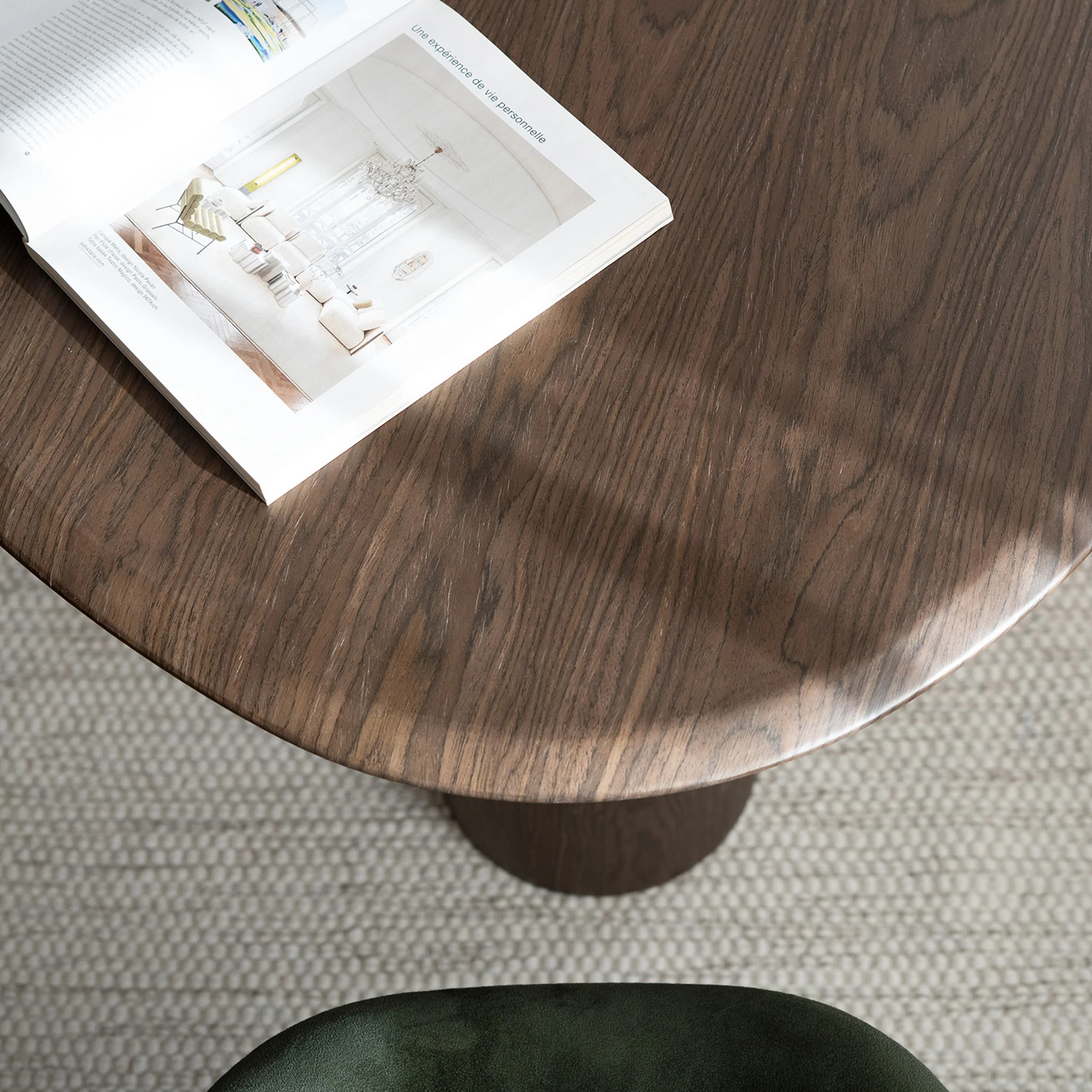 Table organique en placage noyer, 6 personnes - Aya