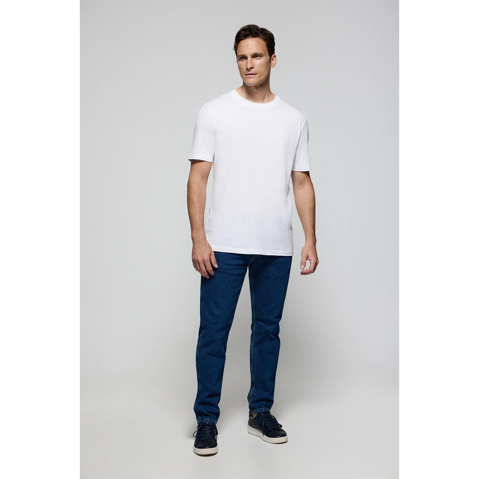 Camiseta Surfer loose fit blanca con logo minimal engomado Polo Club