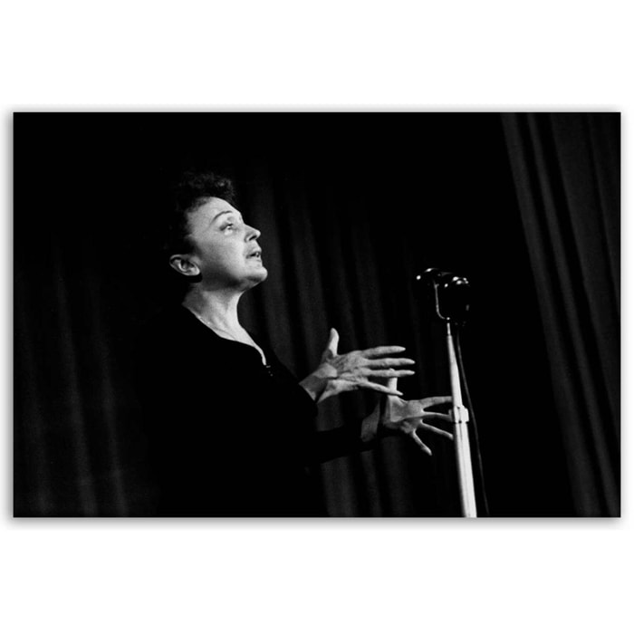 Affiche noir et blanc célébrités Edith Piaf sur scène en 1959 Affiche seule
