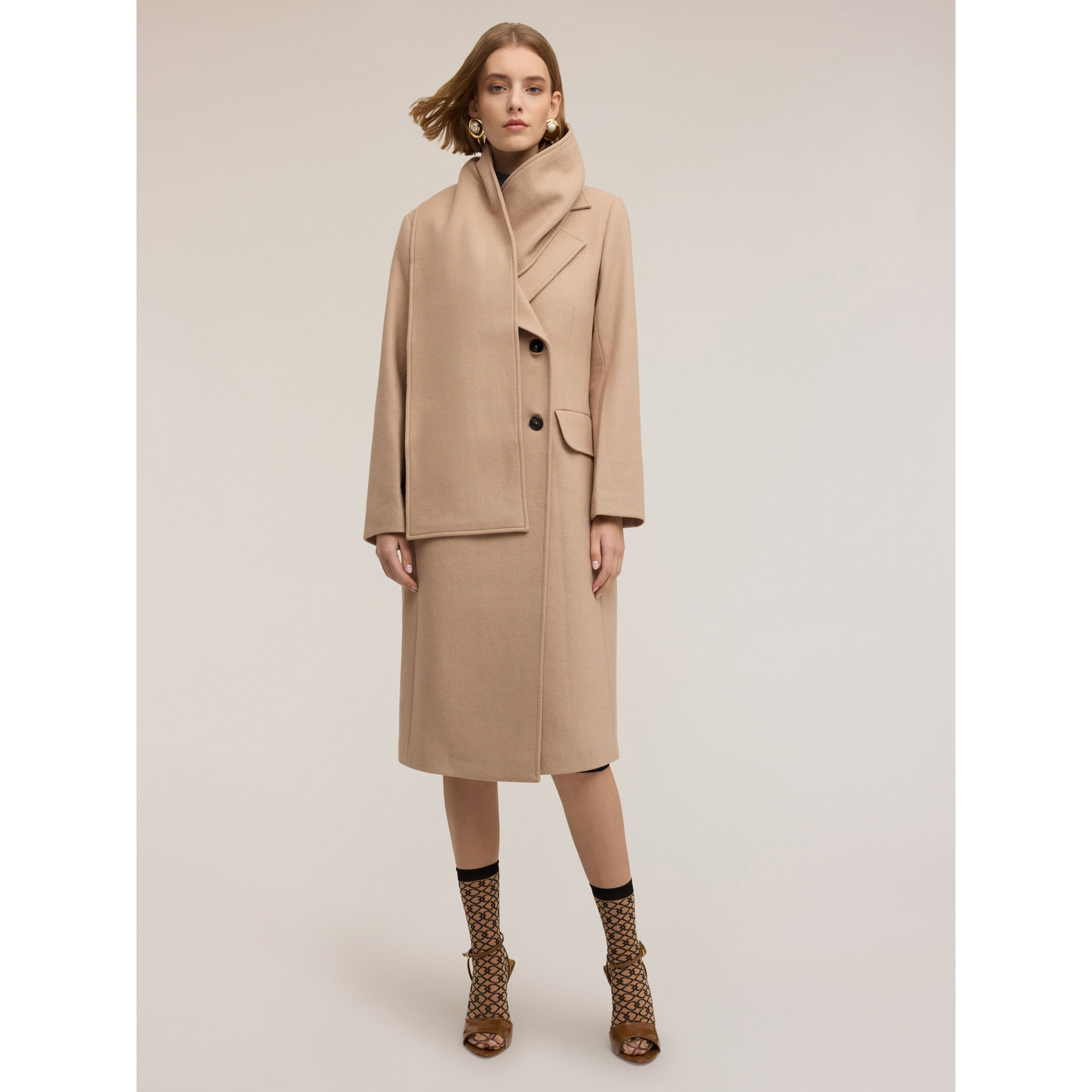 Motivi - Abrigo cruzado con motivo bufanda - Beige