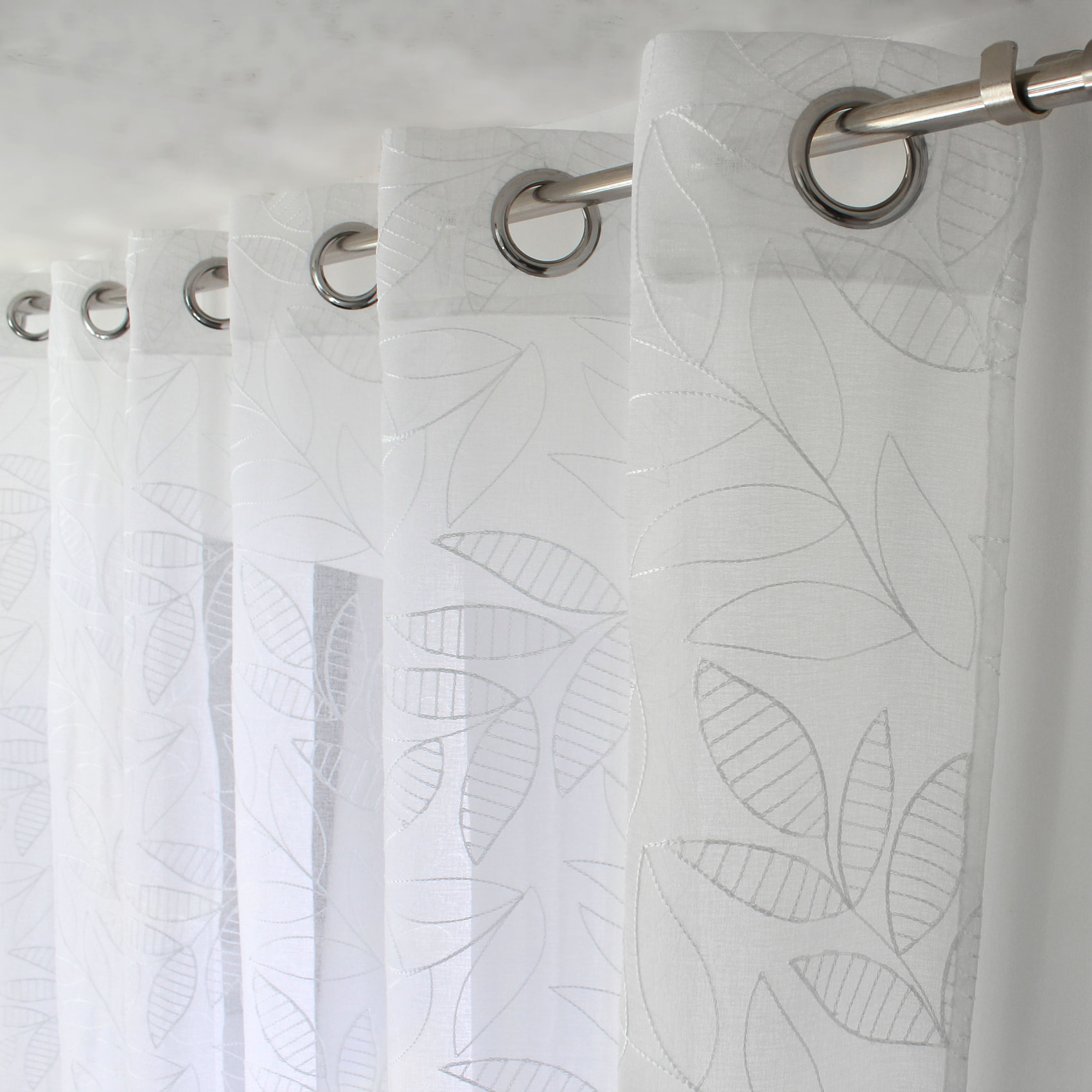 Voilage brodé motif feuillage - Blanc