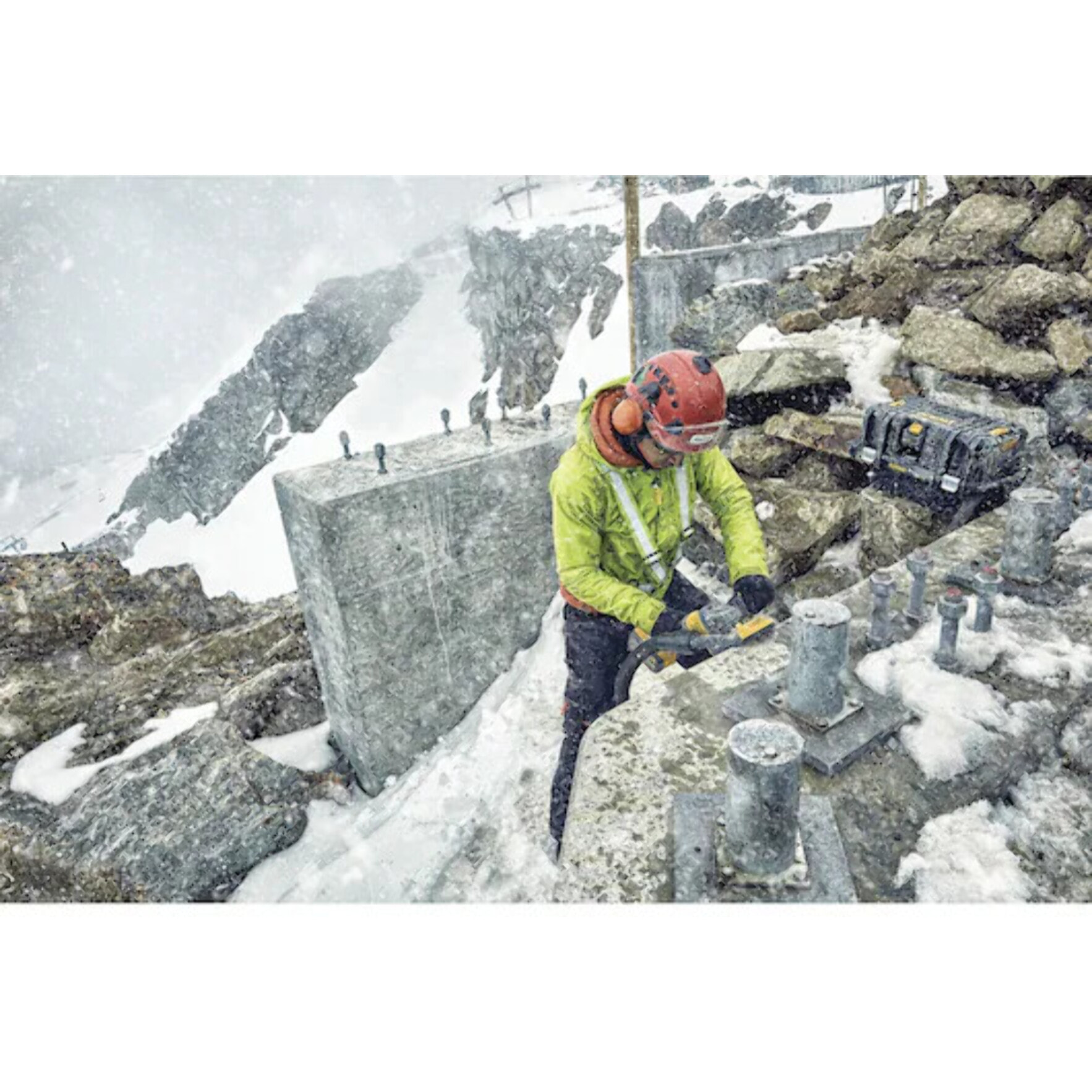 Meuleuse 2.0 XR FLEXVOLT 54V 2Ah Li-Ion Brushless 125mm DEWALT - 2 batteries - coffret TSTAK - DCG418T2-QW