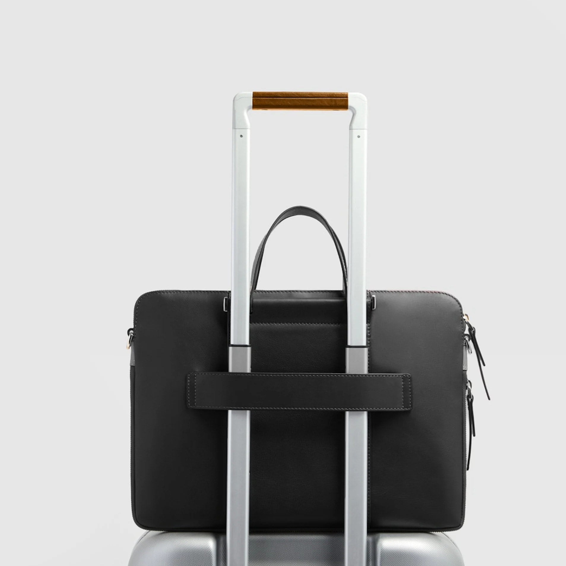 Piquadro Borsa da lavoro espandibile in pelle con scomparto per pc e iPad®, protezioni antiurto e RFID