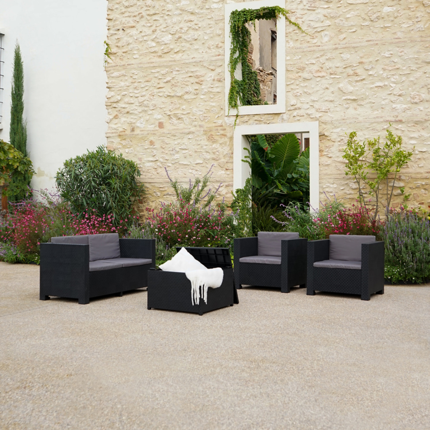 Salon de jardin 4 places en résine tressée avec table et coffre de rangement gris ALICE
