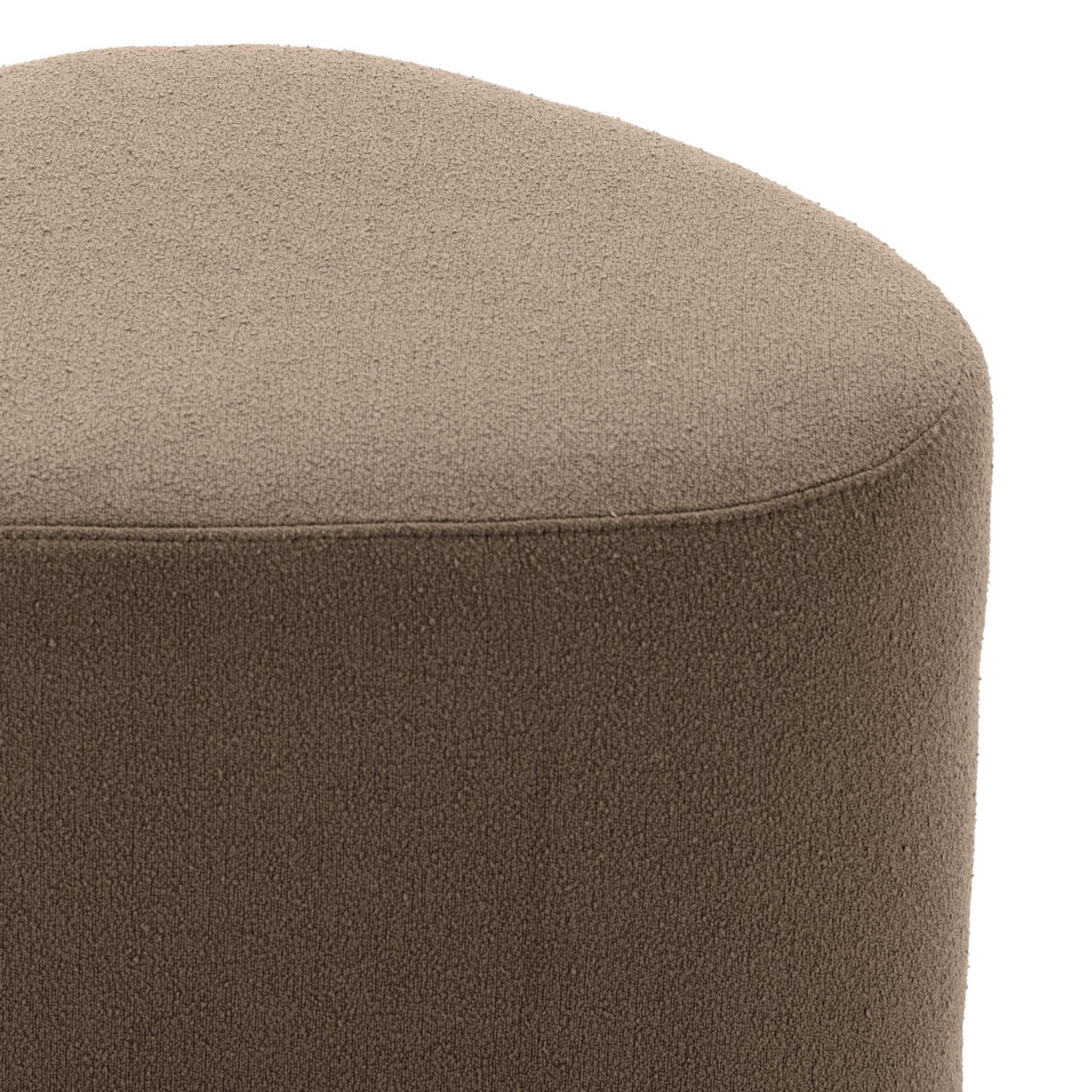 tabouret. pouf en forme de galet en tissu taupe. TAO L 60 x P 44 x H 40cm