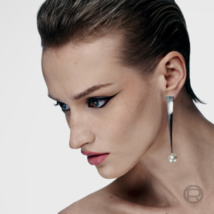 L'Oréal Paris x Mugler x Sculptural Eyeliner Feutre Noir