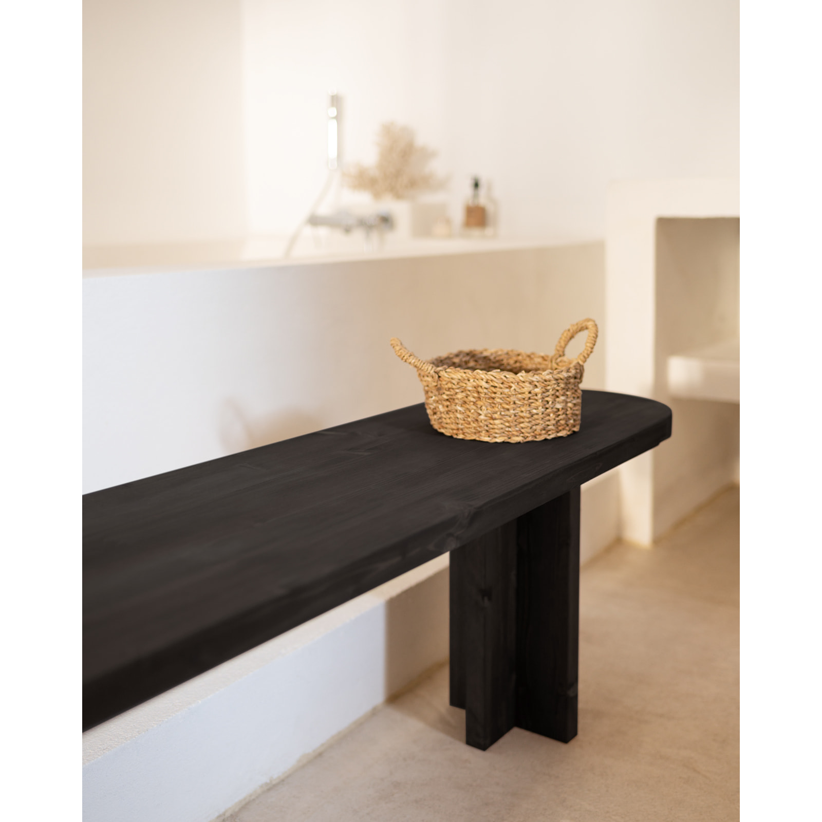Banc en bois massif ton noir en différentes tailles