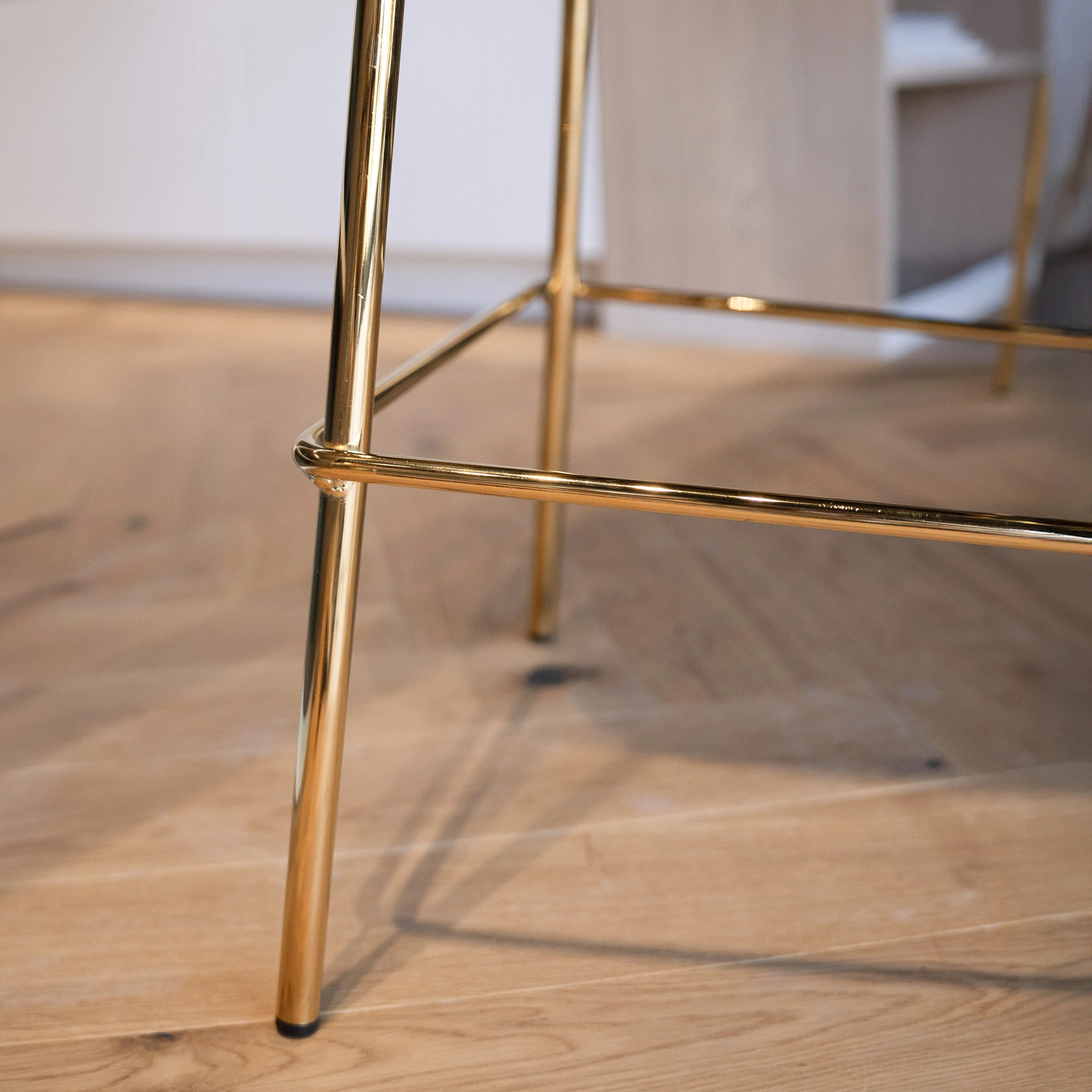 Lot de 2 chaises pour îlot central 65 cm en cuir synthétique vert - Henrik