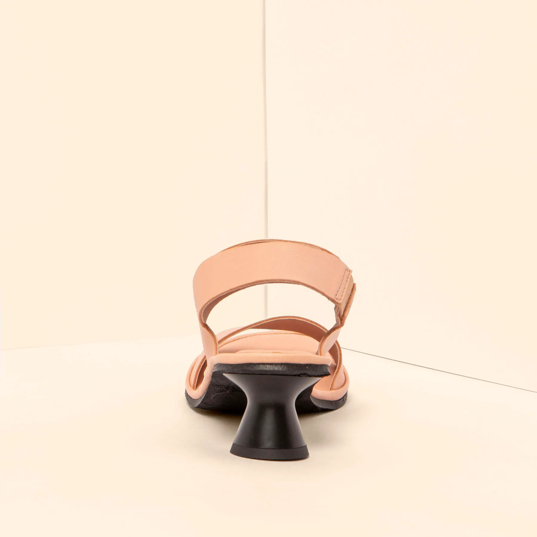 Sandalias con tacón N885 SOFT NAPPA SALMON/ FLORA color Salmon