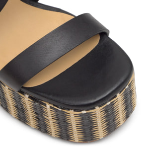 Sandalia Felisa tacón forrado en napa con hebilla y plataforma en rafia