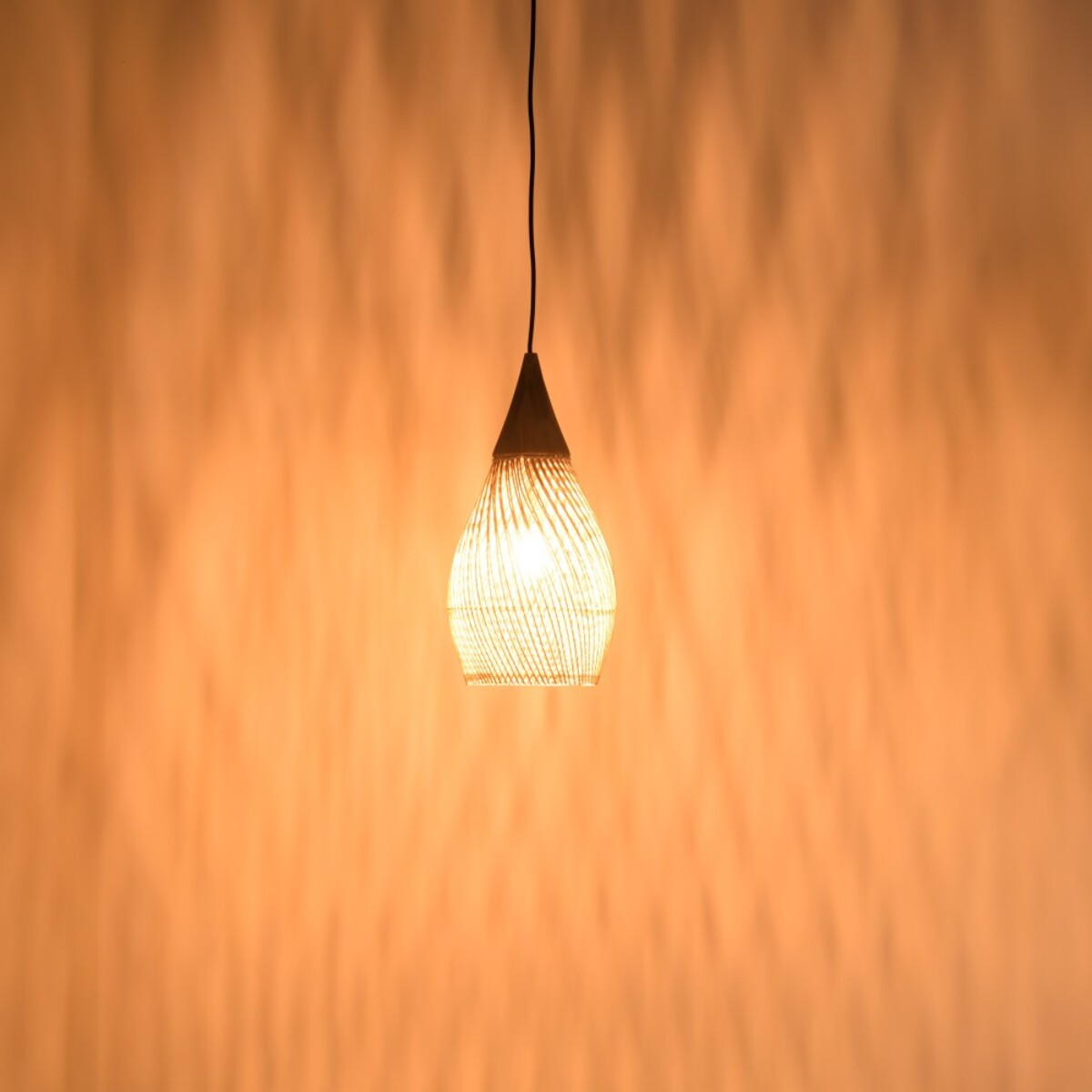 SIXTINE - Suspension 'goutte' 25x25cm rotin couleur naturelle et teck