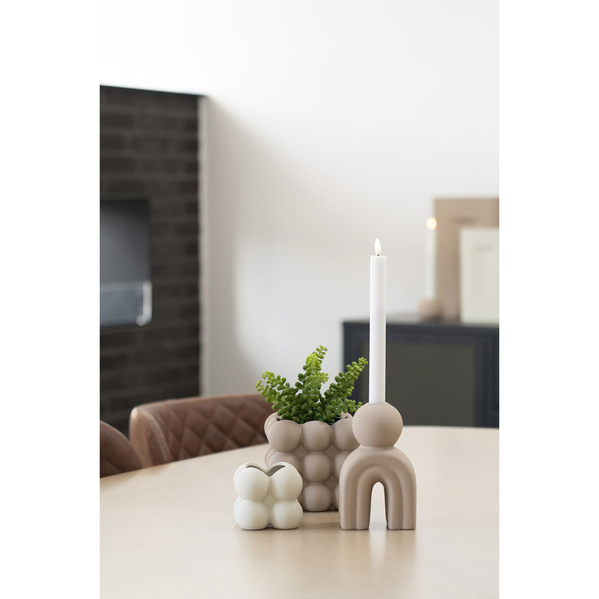 Portacandele in gres marrone con forma antropomorfa 10,5x17 cm