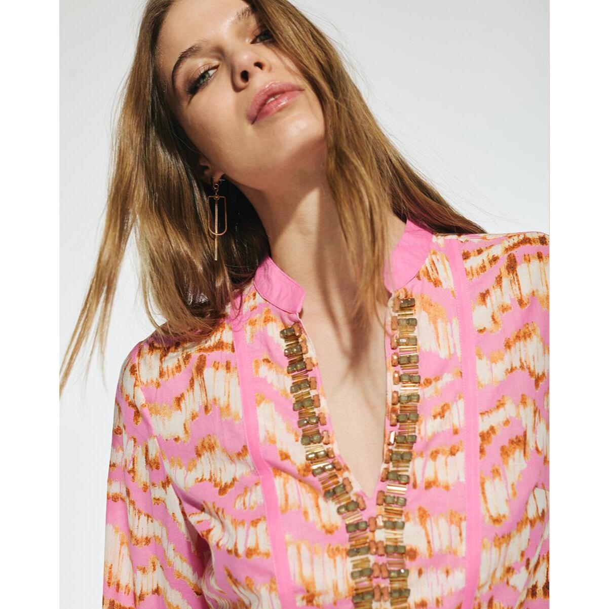 Dettaglio Kurta pietre sulla scollatura